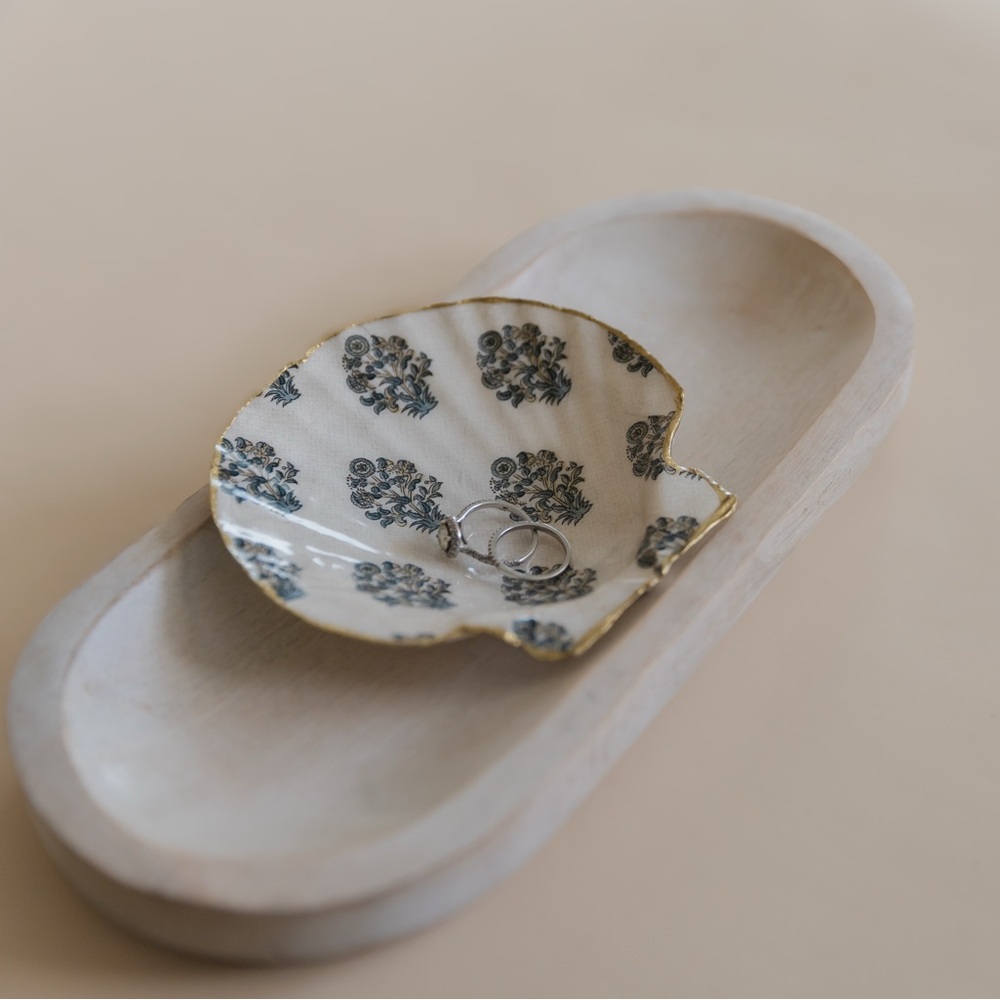 Handmade shell ring dish - Picture 2 of 5